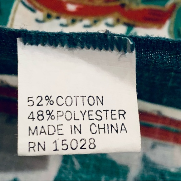 Vintage Christmas Poinsettia Round 60" Tablecloth - Picture 6 of 10